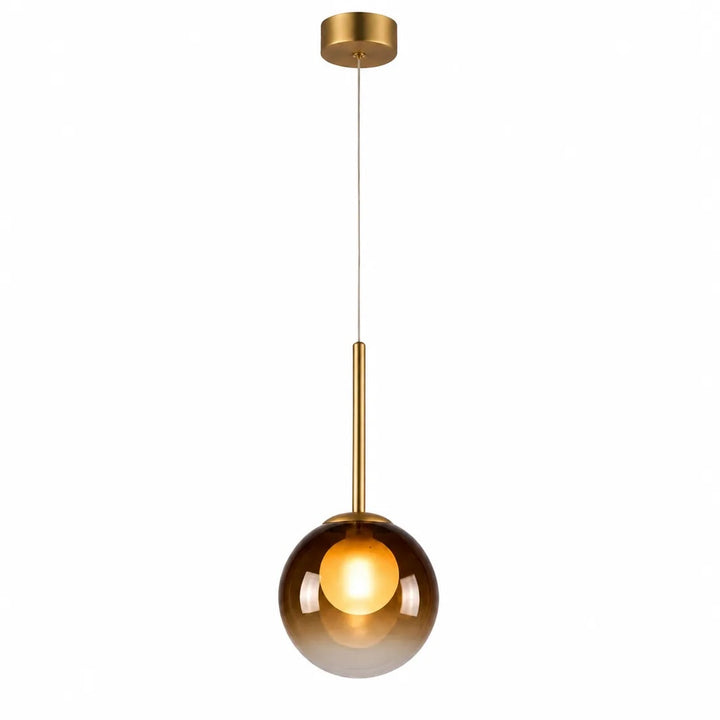Bursztynowa lampa z mosiężnym drążkiem na białym tle, włączona, z widoczną matową żarówką w środku 9