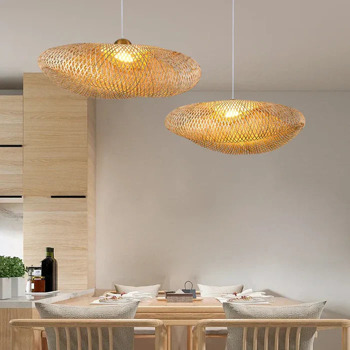 Ręcznie robiona lampa wisząca z rattanem - RayaLicht