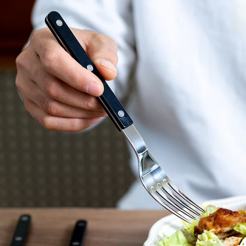 24-częściowy zestaw sztućców ze stali nierdzewnej z grawerowanym wzorem - BistroLine-Czarny-Trend Polska