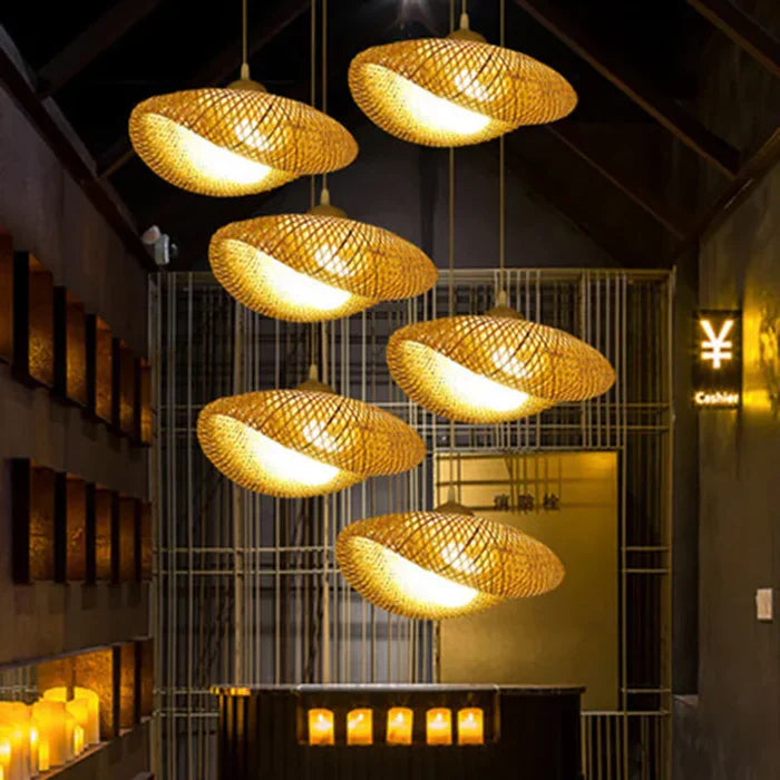 Ręcznie robiona lampa wisząca z rattanem - RayaLicht