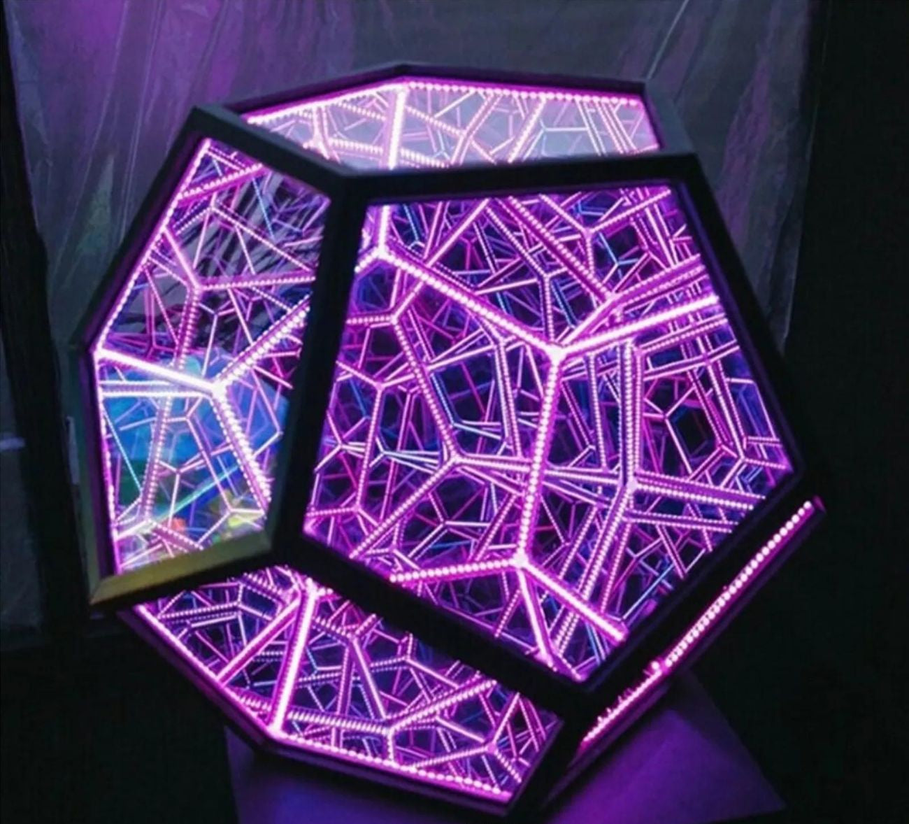 3D LED Kula Świetlna z Iluzją Głębi – LumaCore-12-ścian 20x20x20cm-Trend Polska