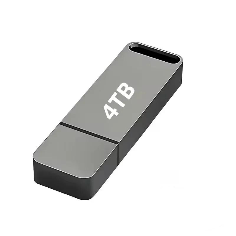 Metalowy szary pendrive ustawiony ukośnie na białym tle, widoczny z góry i z boku 1