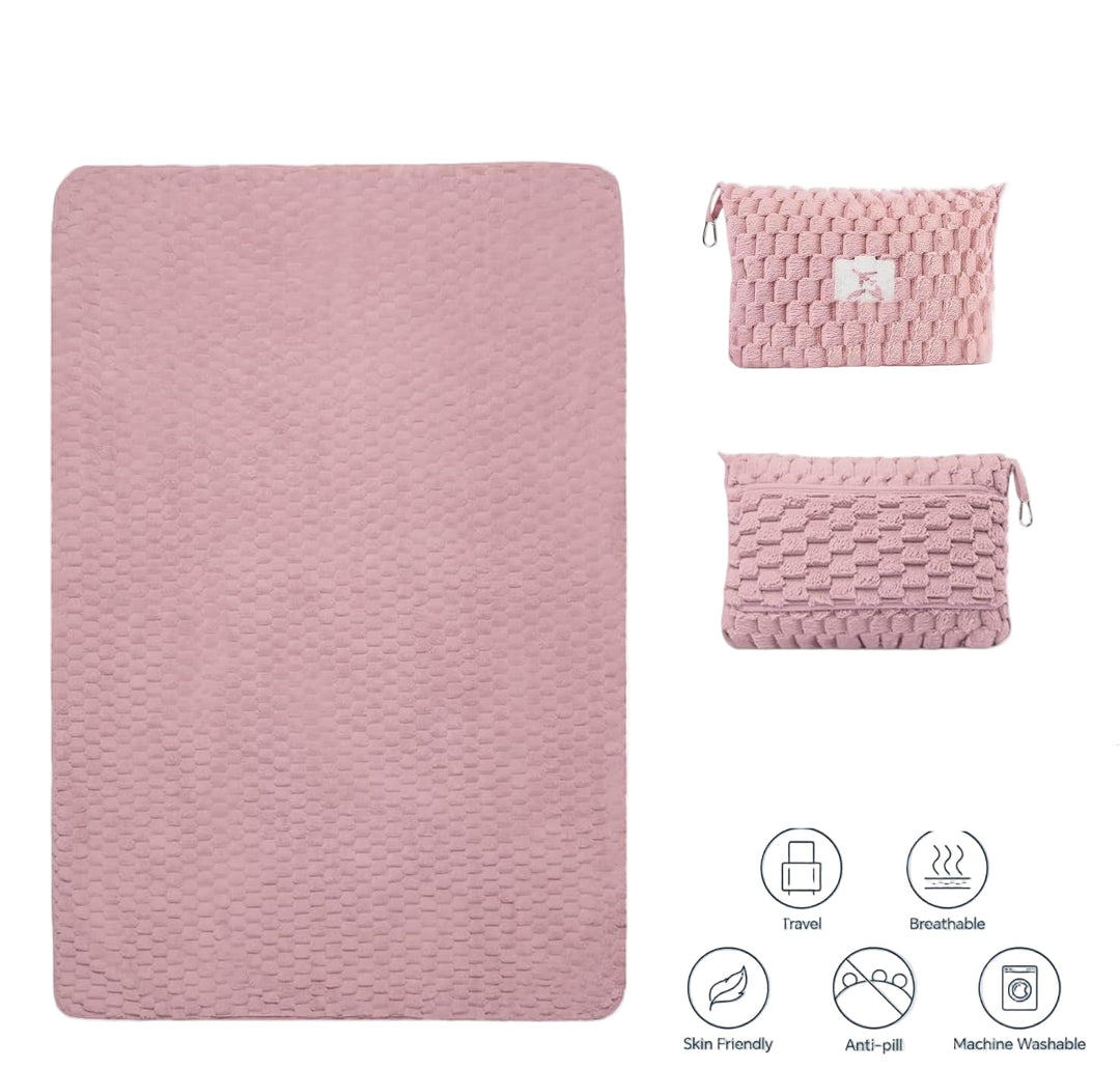 Pakowalny flanelowy koc podróżny z kieszenią na poduszkę i otworem na bagaż – Trevora