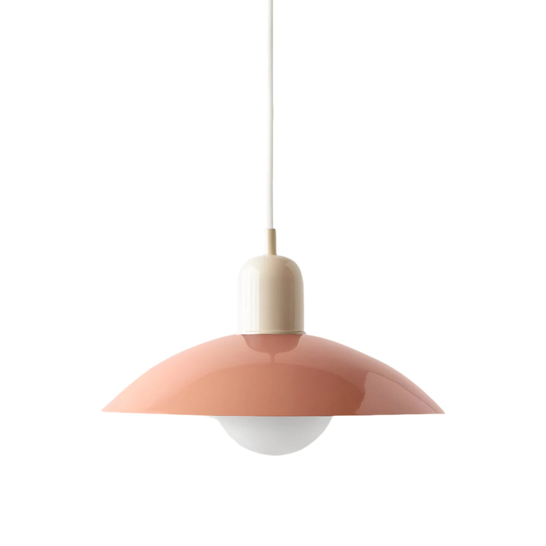 Lampa wisząca z łososiowo-różowym kloszem, kremową kopułą oprawy, białym przewodem i białą kulą 31