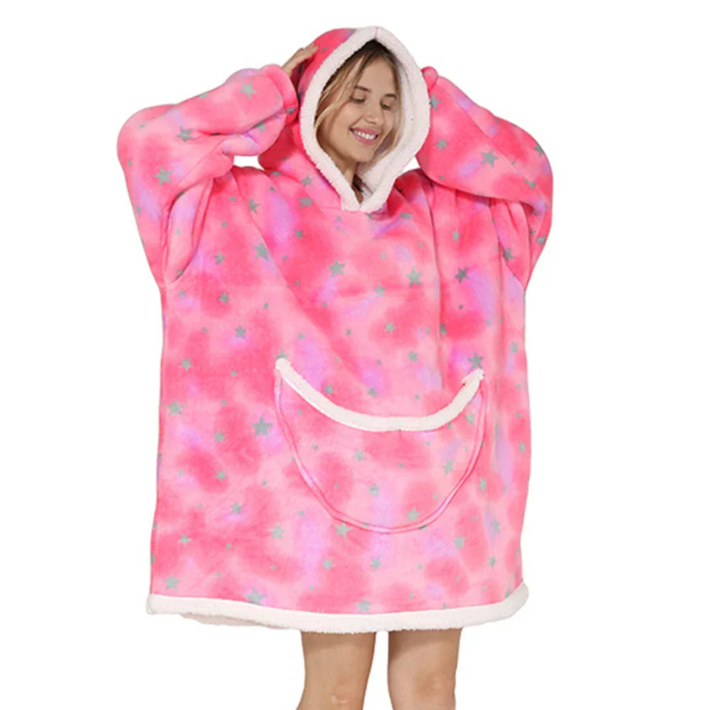 Oversized polarowa kołdra z kapturem i kieszeniami – SnugJoy