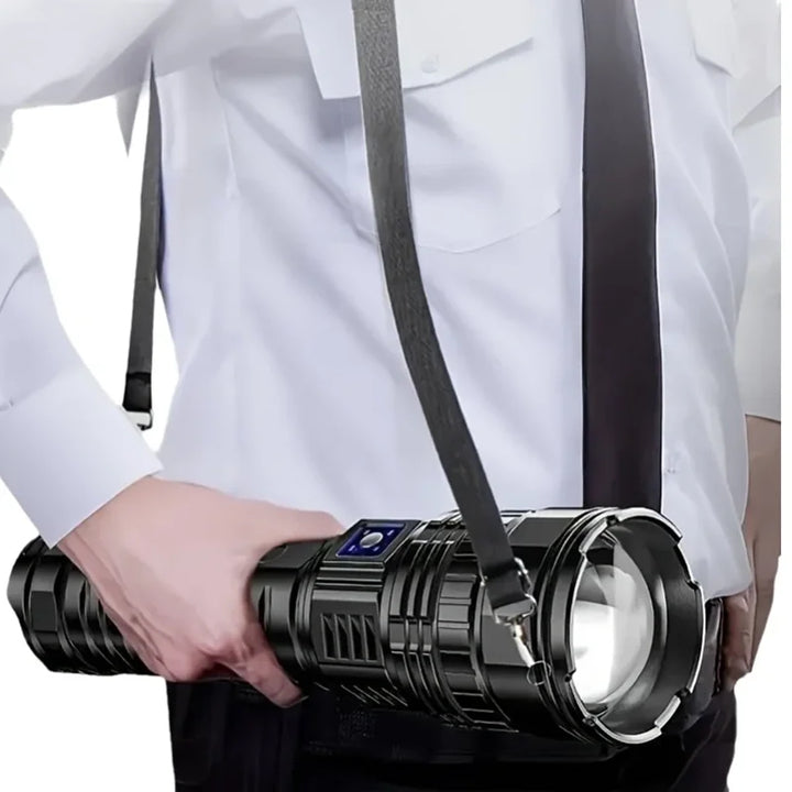 Ładowalna latarka LED 10000 lumenów – Striker