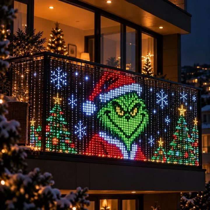 Balkon z kurtyną LED wyświetlającą zielonego stworka w czapce Mikołaja, choinki i płatki śniegu 9