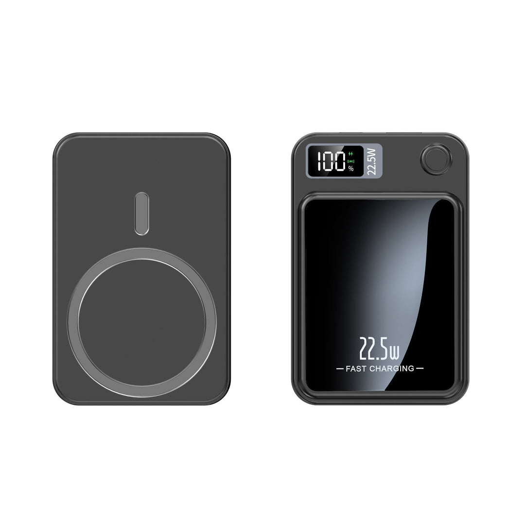 Czarny powerbank widziany z tyłu z okrągłą cewką bezprzewodową i od przodu z lustrzanym panelem oraz wyświetlaczem 100%. 1