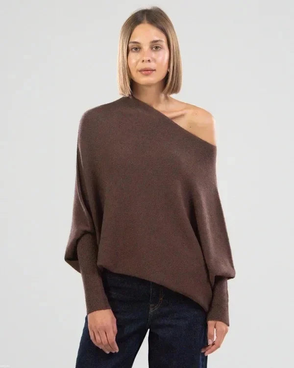 Asymetryczny, oversize sweter damski - Sophia-Brązowy-Trend Polska