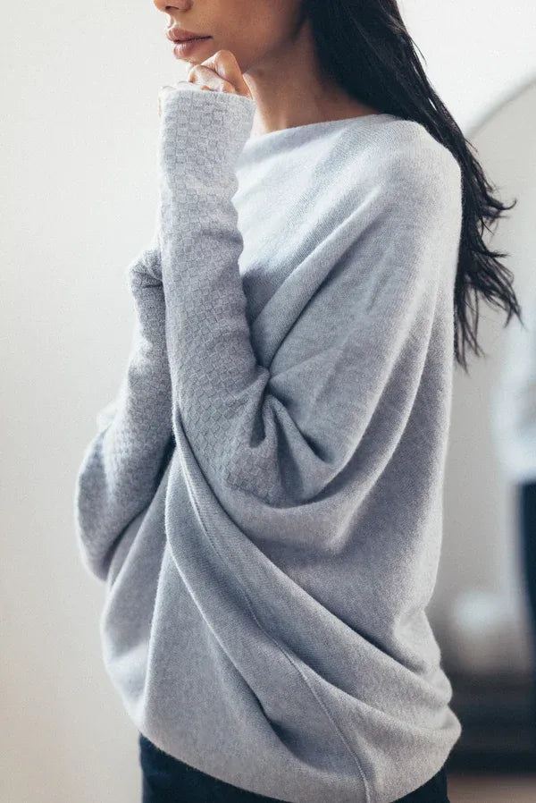Asymetryczny, oversize sweter damski - Sophia-Szary-Trend Polska