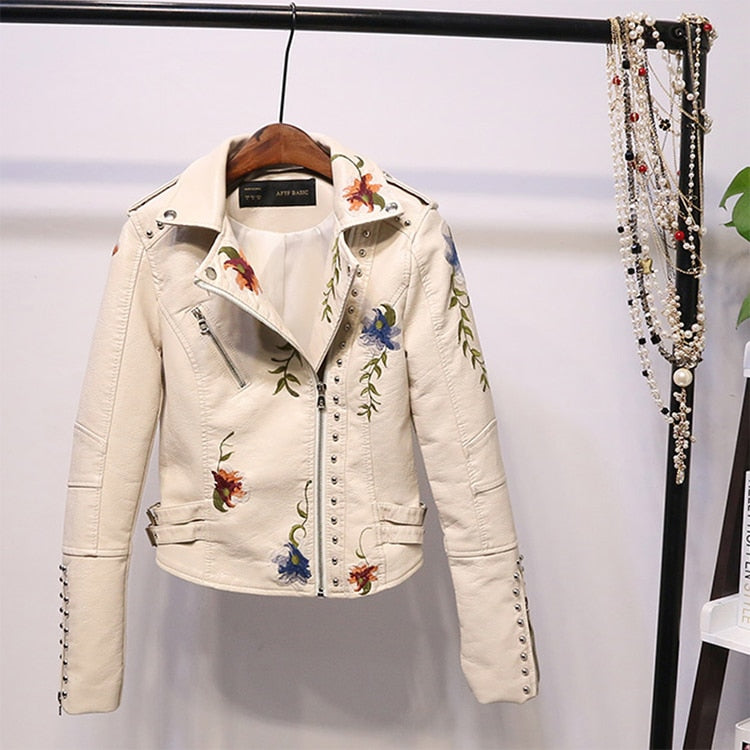 Bestickta damska kurtka skórzana w stylu biker - Eleonora-Biały-S-Trend Polska