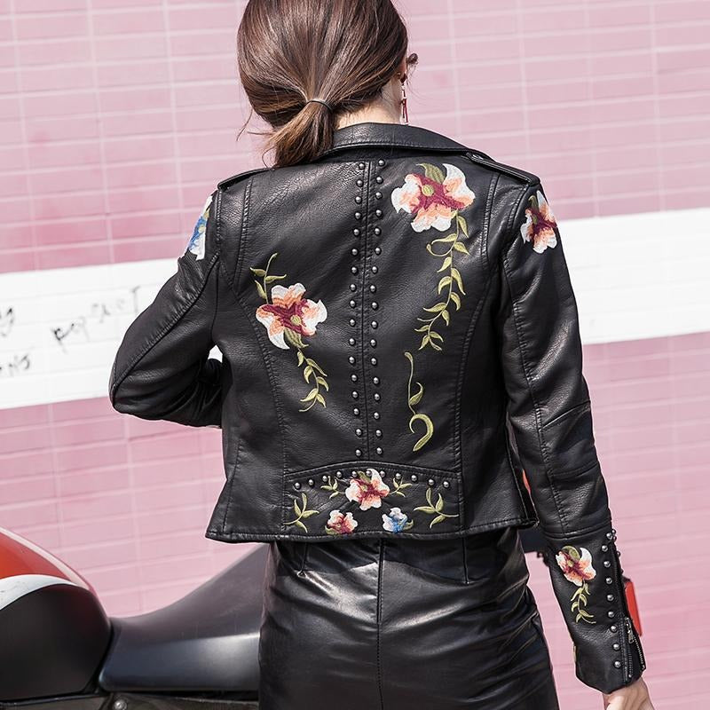 Bestickta damska kurtka skórzana w stylu biker - Eleonora-Czarny-S-Trend Polska