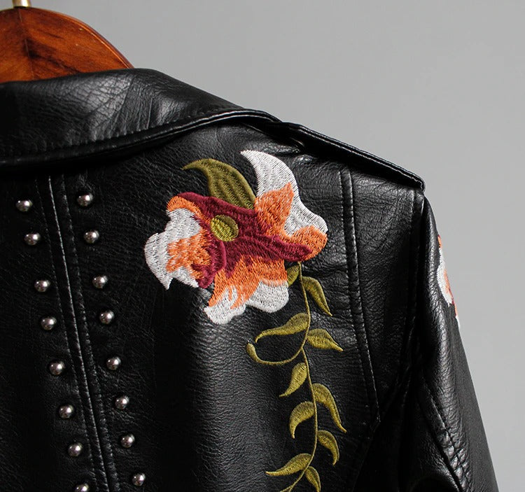 Bestickta damska kurtka skórzana w stylu biker - Eleonora-Czarny-S-Trend Polska
