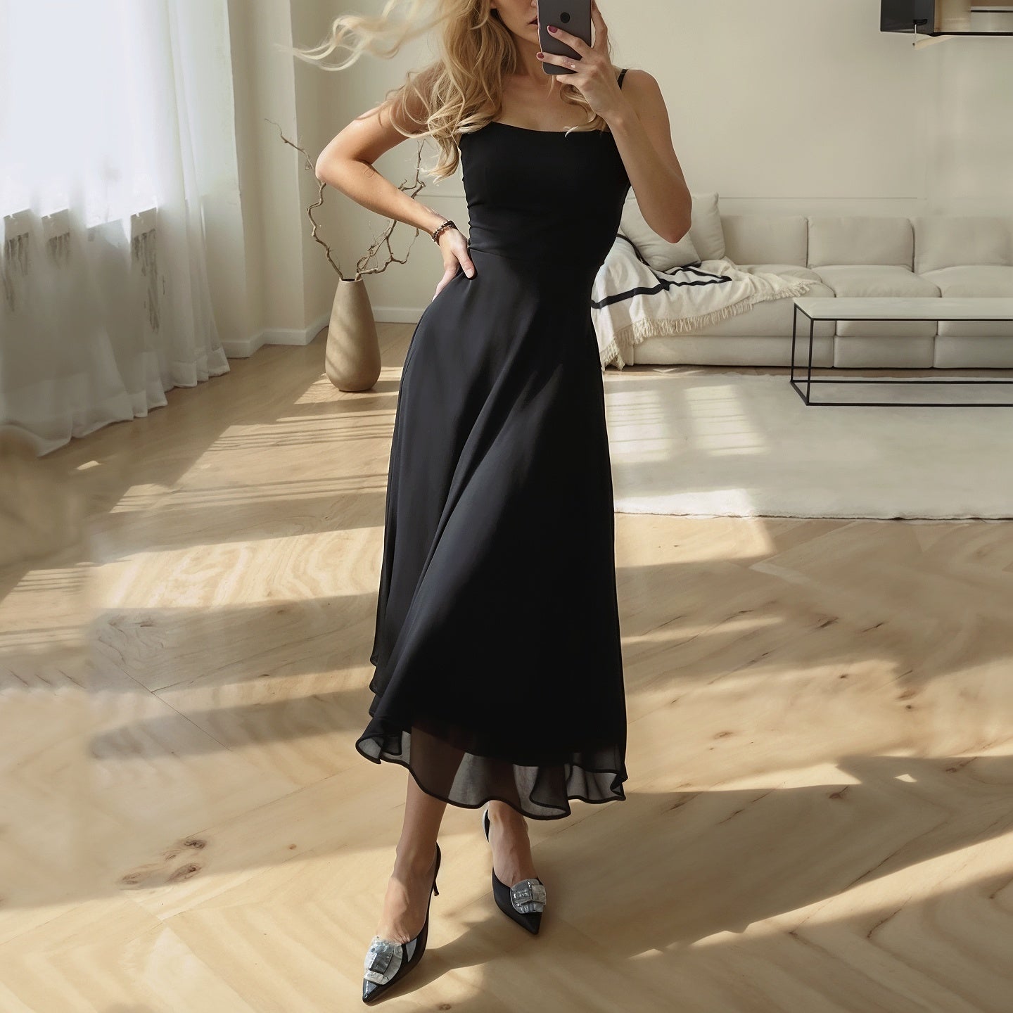 Bez rękawów lekką midi sukienkę z korzystnym krojem - Marlene-Czarny-XS-Trend Polska