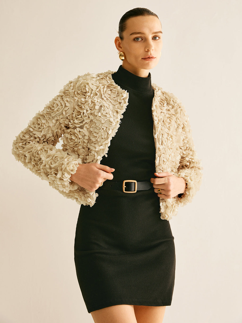 Beżowa blazer na okrągłym dekolcie dla kobiet - Olivia-XS-Trend Polska