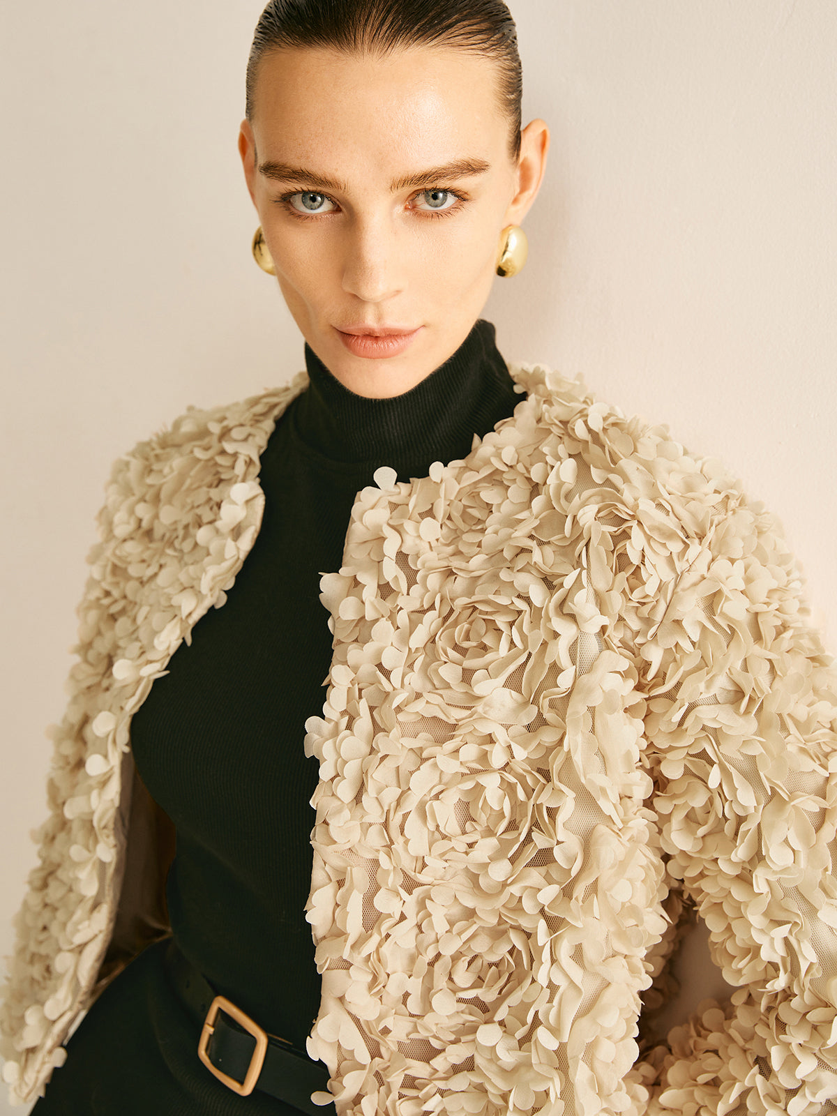 Beżowa blazer na okrągłym dekolcie dla kobiet - Olivia-XS-Trend Polska