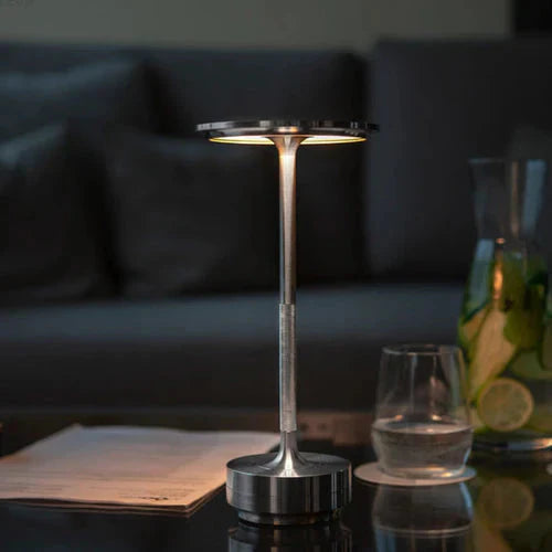 Bezprzewodowa lampa biurkowa z możliwością ładowania przez USB - GlowBeam-Złoto-Trend Polska