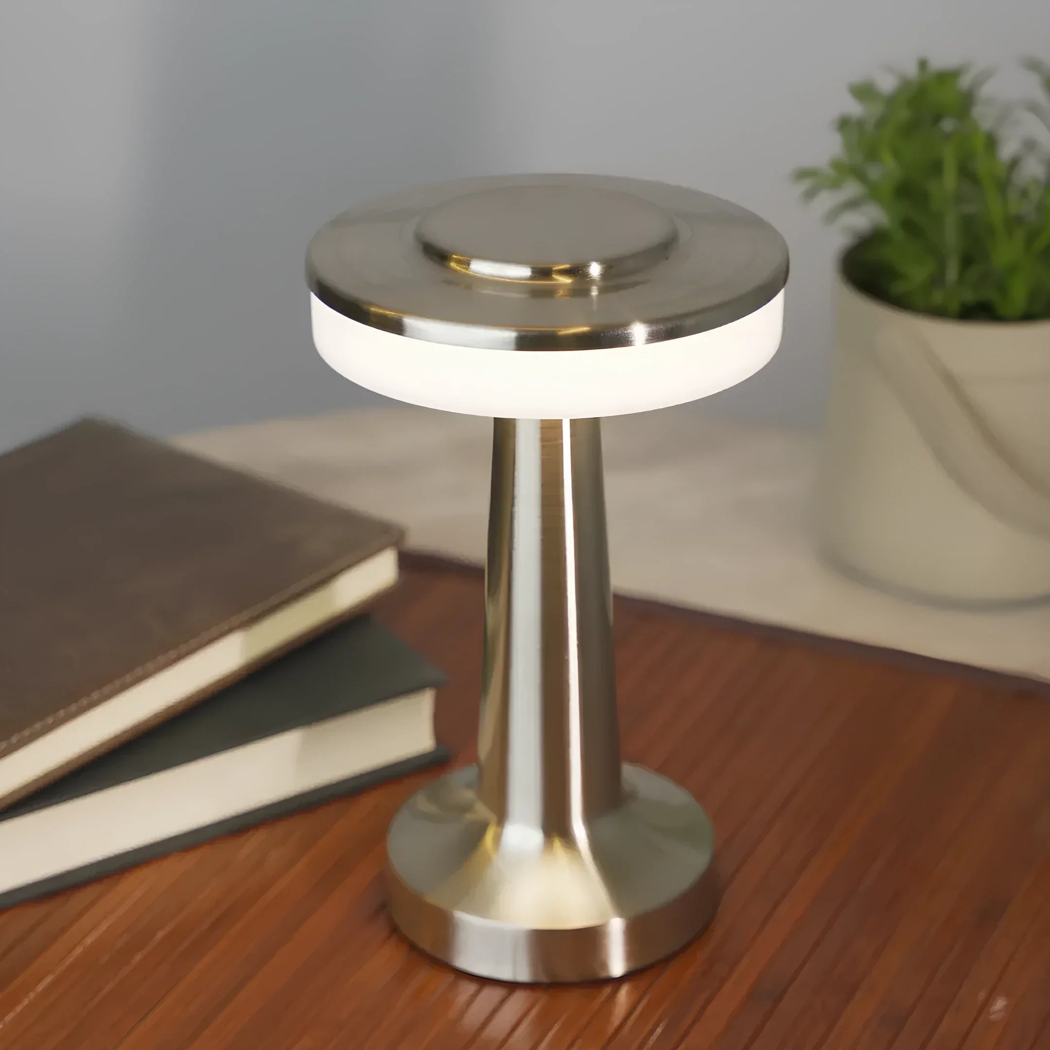 Bezprzewodowa lampa stołowa w stylu retro - LumiBar-Złoto-Trend Polska