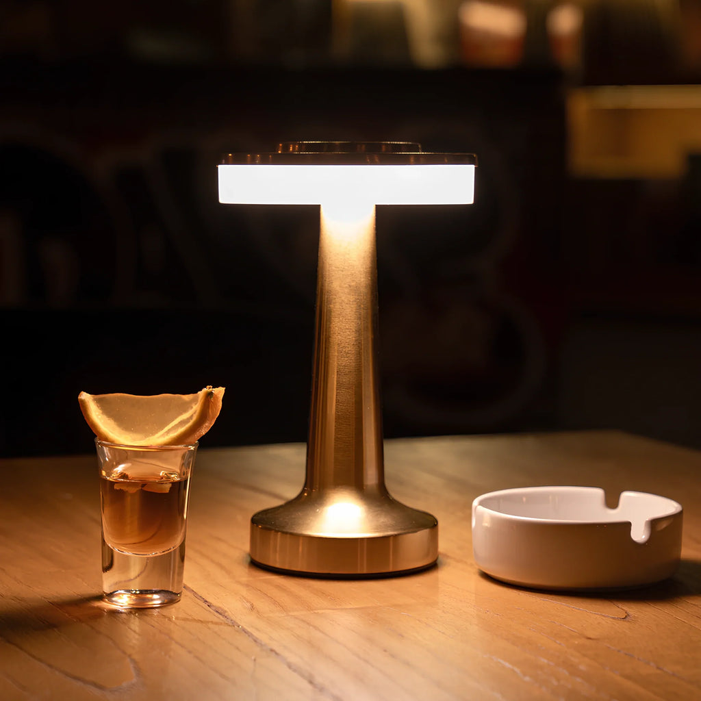 Bezprzewodowa lampa stołowa w stylu retro - LumiBar-Złoto-Trend Polska