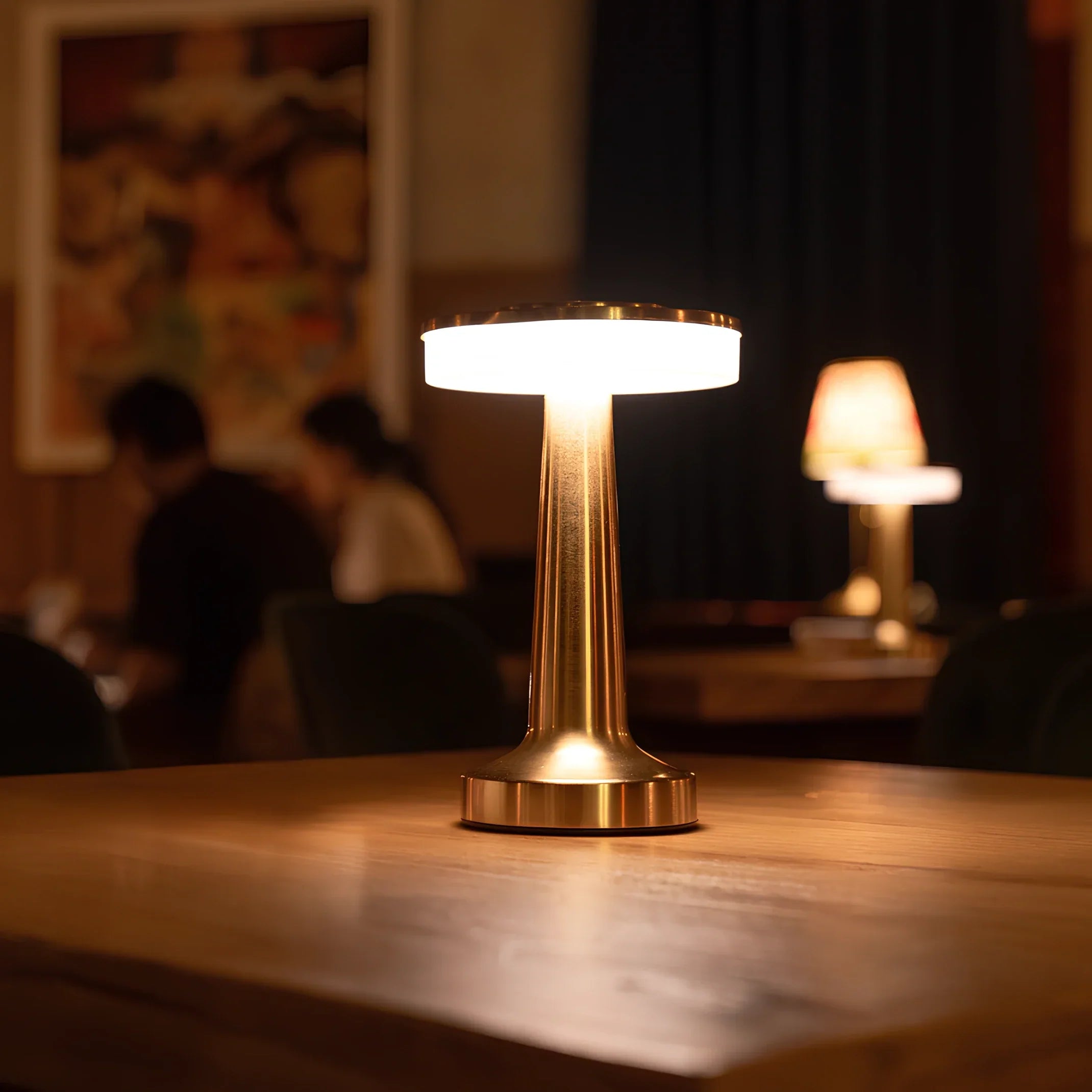 Bezprzewodowa lampa stołowa w stylu retro - LumiBar-Złoto-Trend Polska
