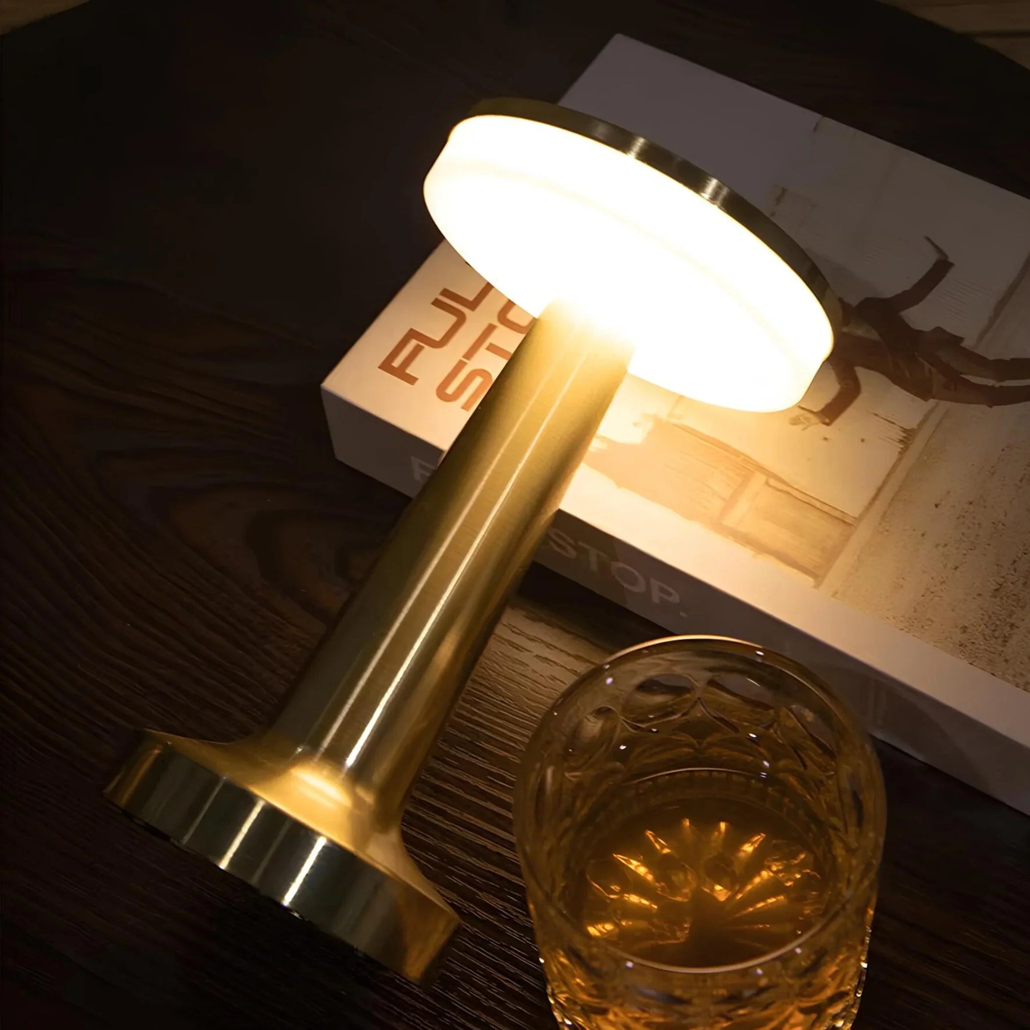 Bezprzewodowa lampa stołowa w stylu retro - LumiBar-Złoto-Trend Polska