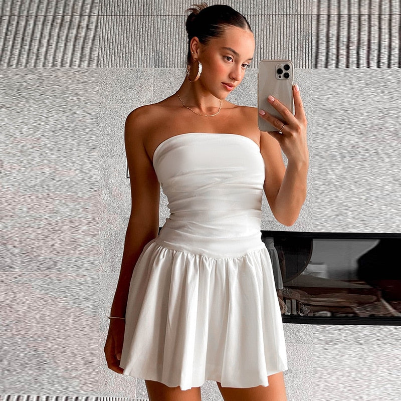 Biała Mini-sukienka bez ramiączek z plisowanymi detalami – Nikki-XS-Trend Polska