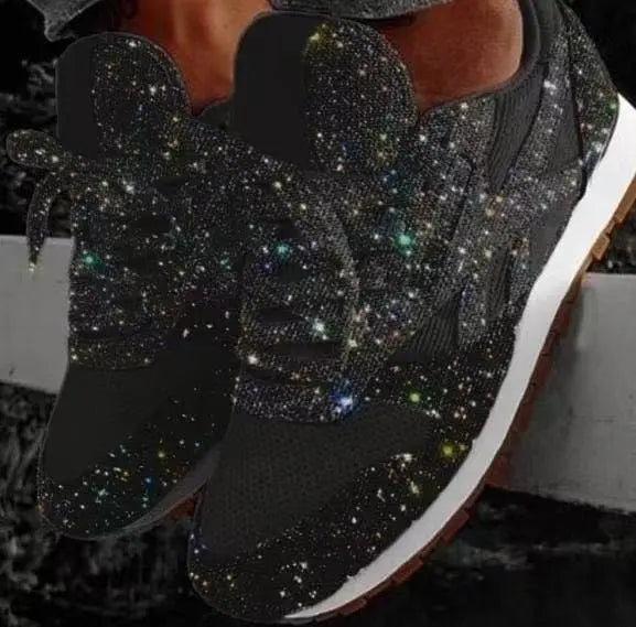 Błyszczące damskie sneakersy z sportowym komfortem – Leona-Czarny-35-Trend Polska