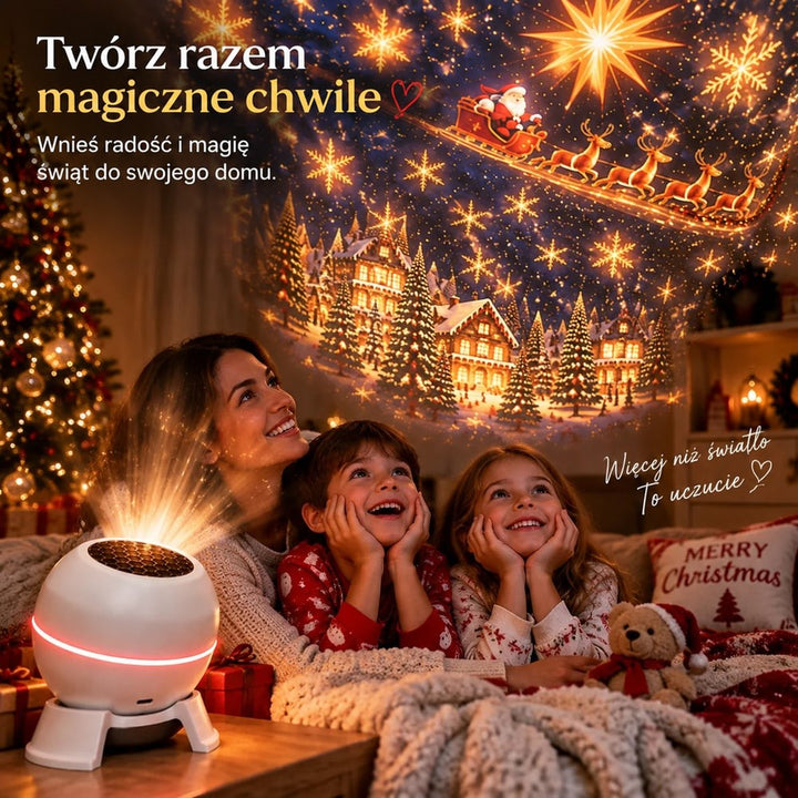Uśmiechnięta mama z dwójką dzieci w piżamach ogląda świąteczną projekcję z lampy, leżąc pod kocami 6