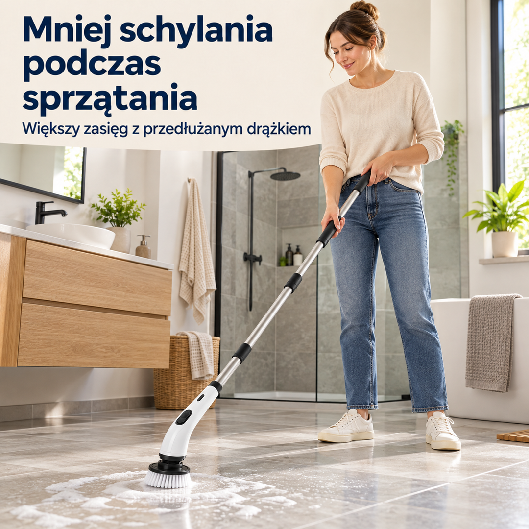 Kobieta stojąc wyprostowana szoruje piankę na podłodze łazienki szczotką z długim kijem 10