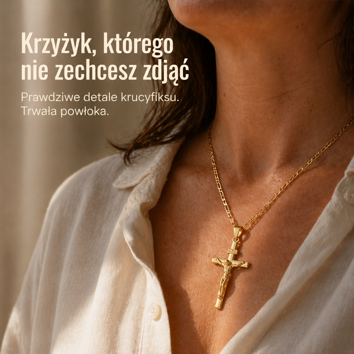Zbliżenie na dekolt kobiety w białej lnianej koszuli z złotym krzyżem z wizerunkiem Chrystusa na łańcuszku 1