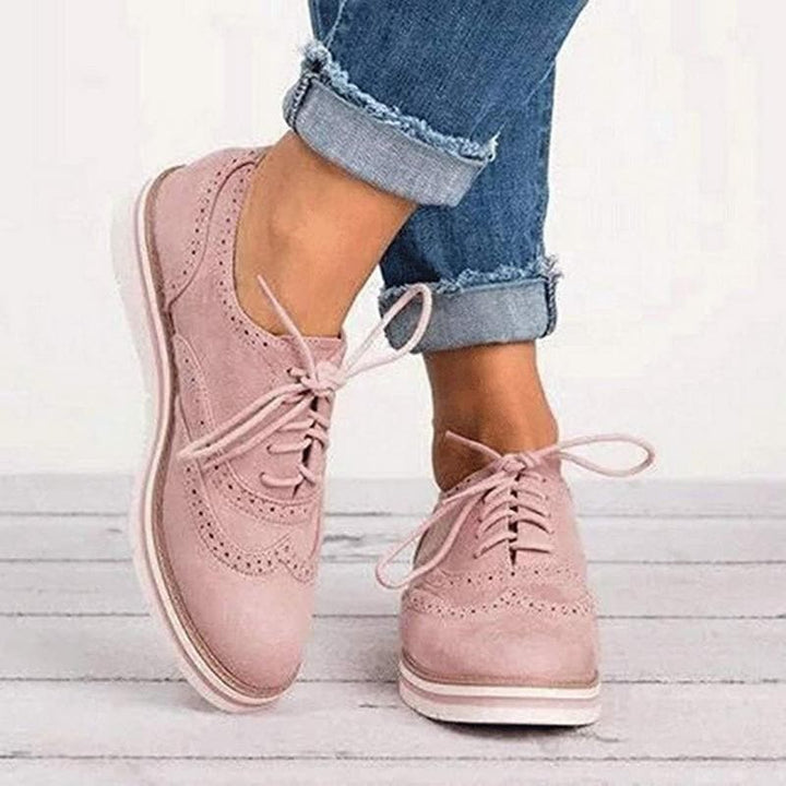 Damskie buty derby z zamszu z detalami brogued – Carisse