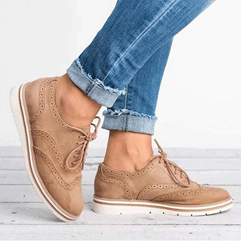 Damskie buty derby z zamszu z detalami brogued – Carisse