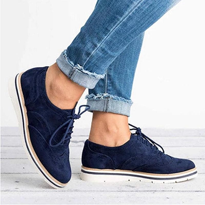 Damskie buty derby z zamszu z detalami brogued – Carisse