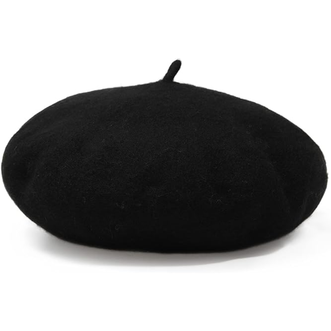 Czarny beret z krótkim ogonkiem na środku, widok z boku na jasnym tle 4