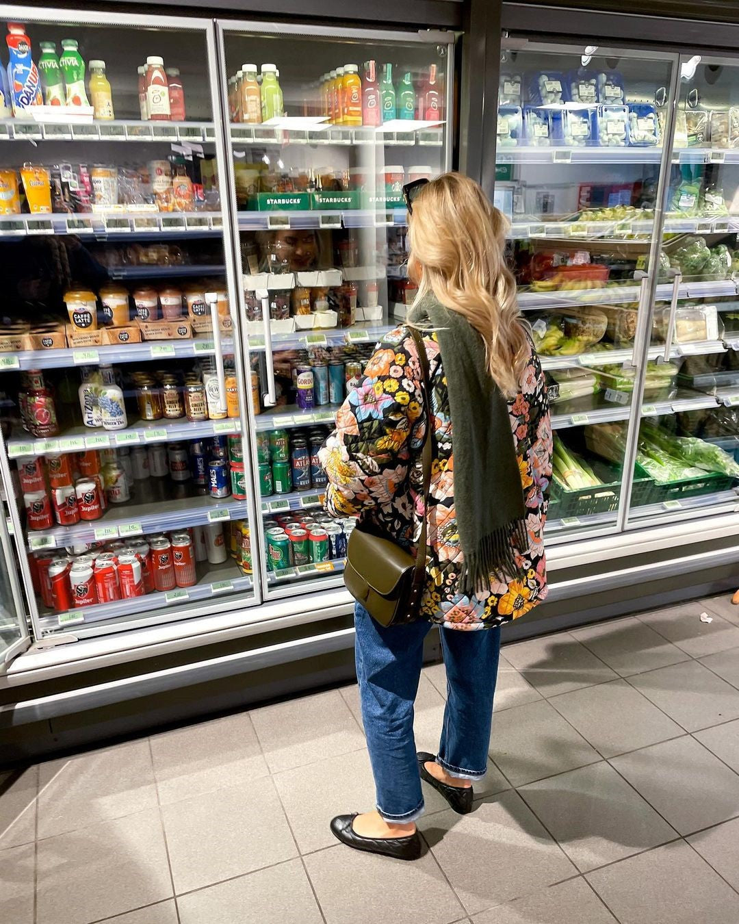 Damska kurtka z kwiatowym nadrukiem - Aurora-S-Trend Polska