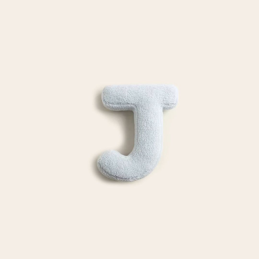 Dekoracyjna poduszka z alfabetem – LetterLounge-J-Trend Polska