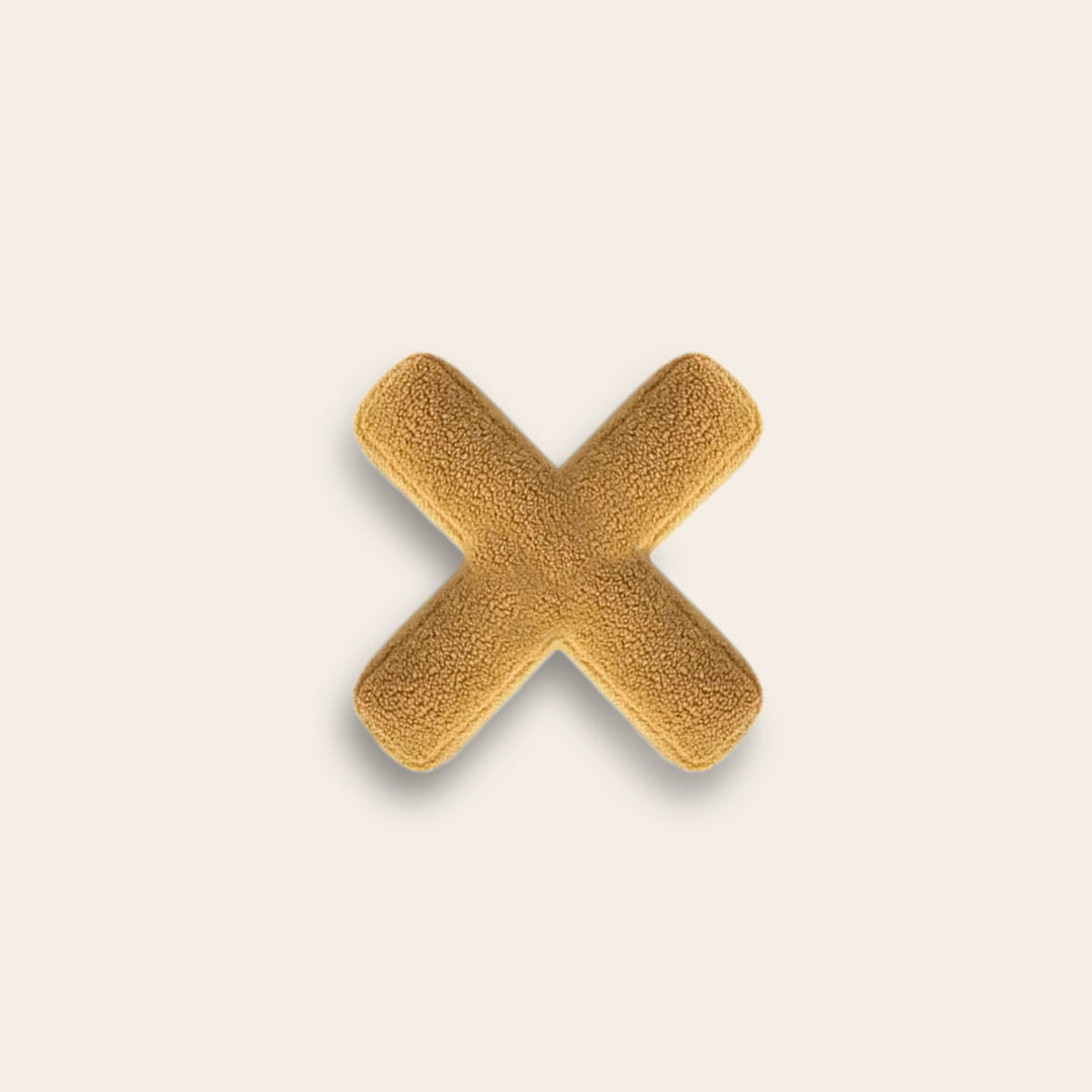 Dekoracyjna poduszka z alfabetem – LetterLounge-X-Trend Polska