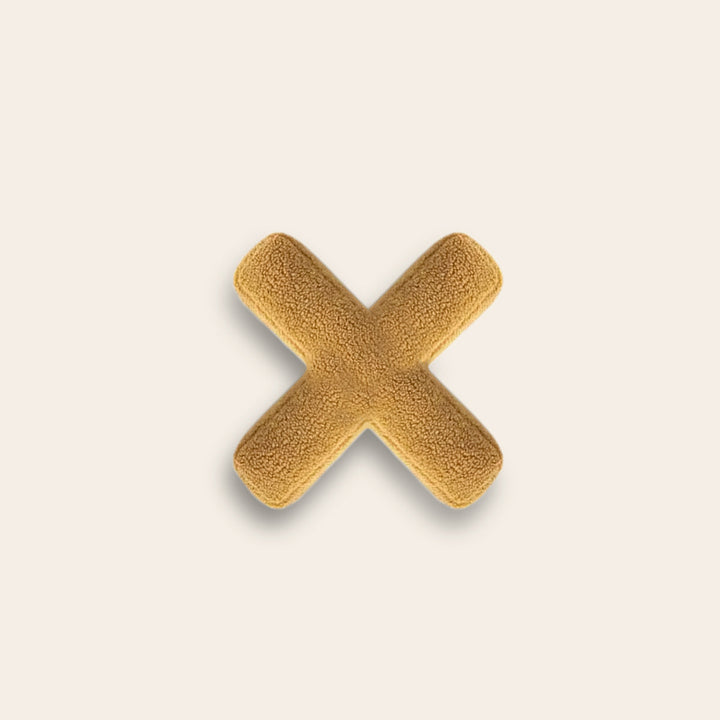 Dekoracyjna poduszka z alfabetem – LetterLounge-X-Trend Polska