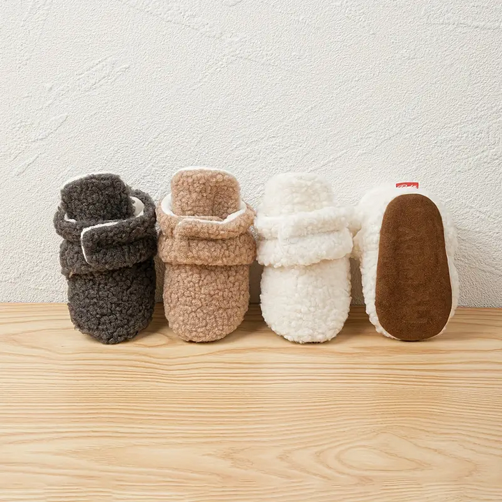 Skarpetki dla dzieci z materiału typu Teddystof – SnugglePaws