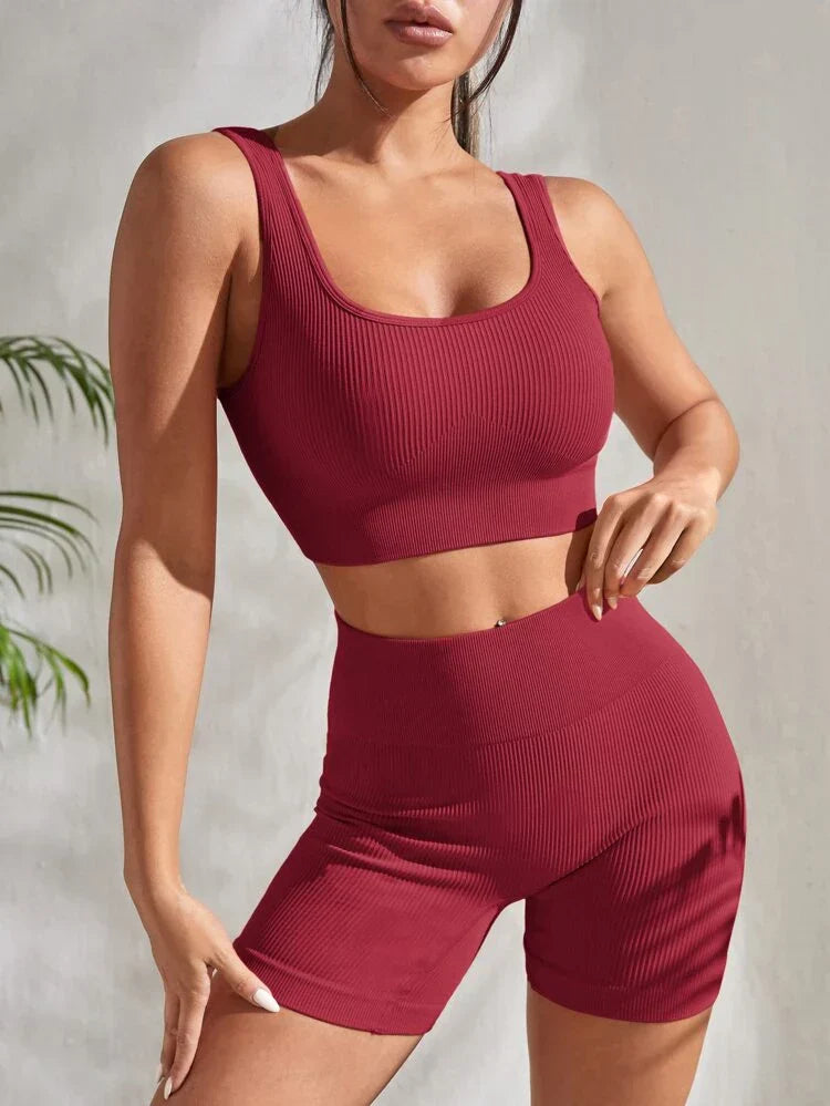 Dwuczęściowy damski zestaw fitness z szortami i topem sportowym – Sienna-Rot-S-Trend Polska