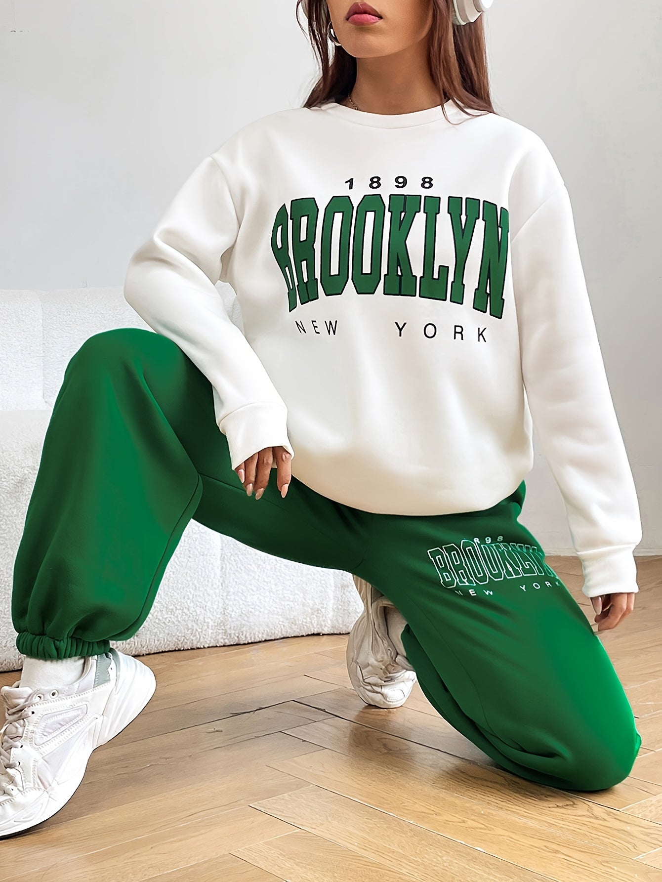 Dwuczęściowy dres z modnym nadrukiem liter - Isabelle-Zielony-S-Trend Polska