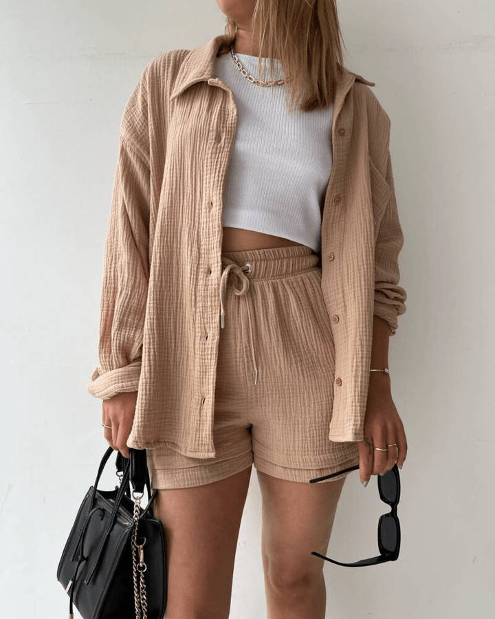 Dwuczęściowy letni zestaw damski z koszulą i spodniami – Mila-Khaki-S-Trend Polska