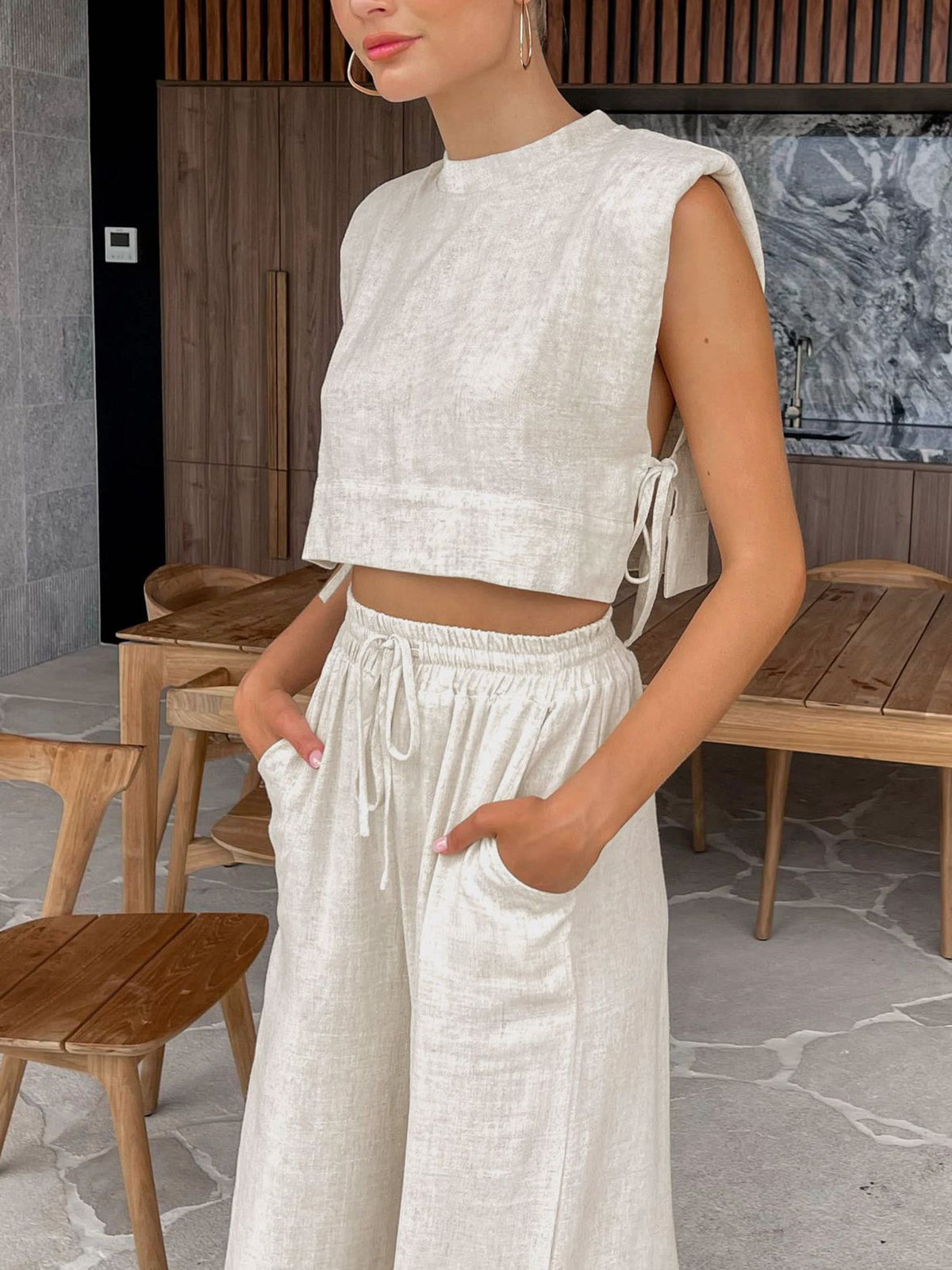 Dwuczęściowy letni zestaw z crop topem i spodniami – Valeria-Beżowy-S-Trend Polska