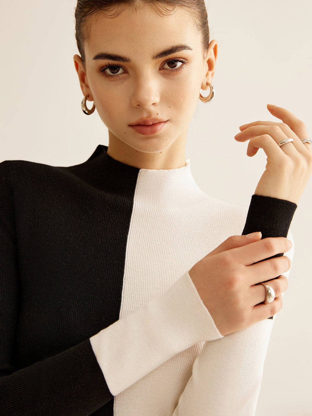 Dwukolorowy sweter damski - Eloise-XS-Trend Polska