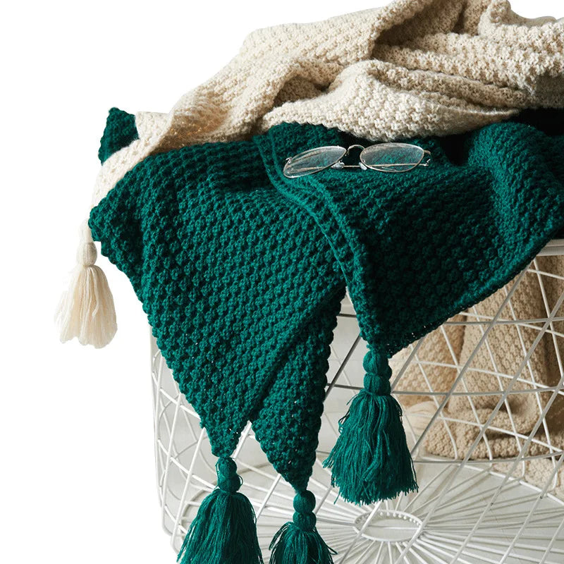 Dzianinowy wełniany koc z frędzlami - NordicCozy-Głęboka zieleń-110x150cm-Trend Polska