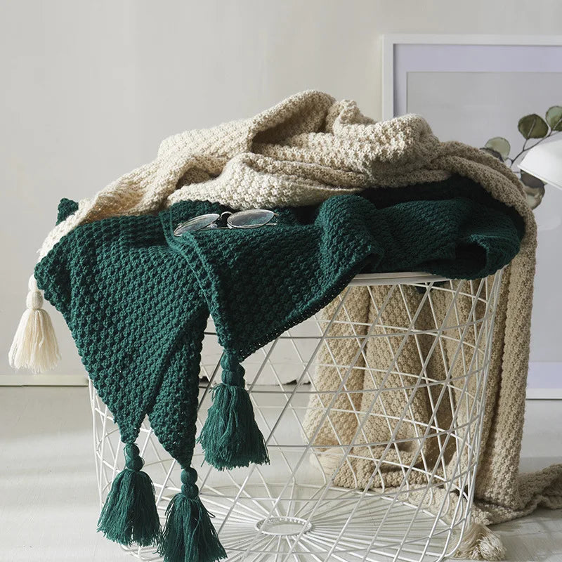 Dzianinowy wełniany koc z frędzlami - NordicCozy-Głęboka zieleń-110x150cm-Trend Polska