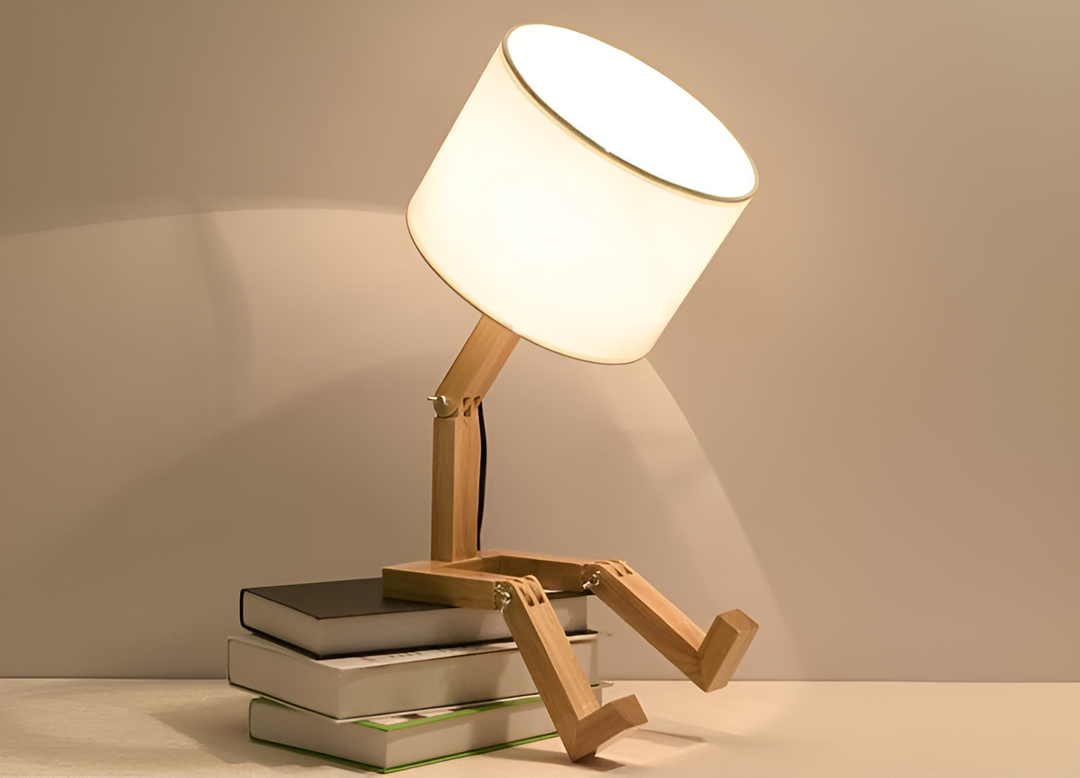 Elastyczna lampa biurkowa z drewna litego – LumoBot-Trend Polska