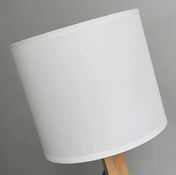 Elastyczna lampa biurkowa z drewna litego – LumoBot-Trend Polska