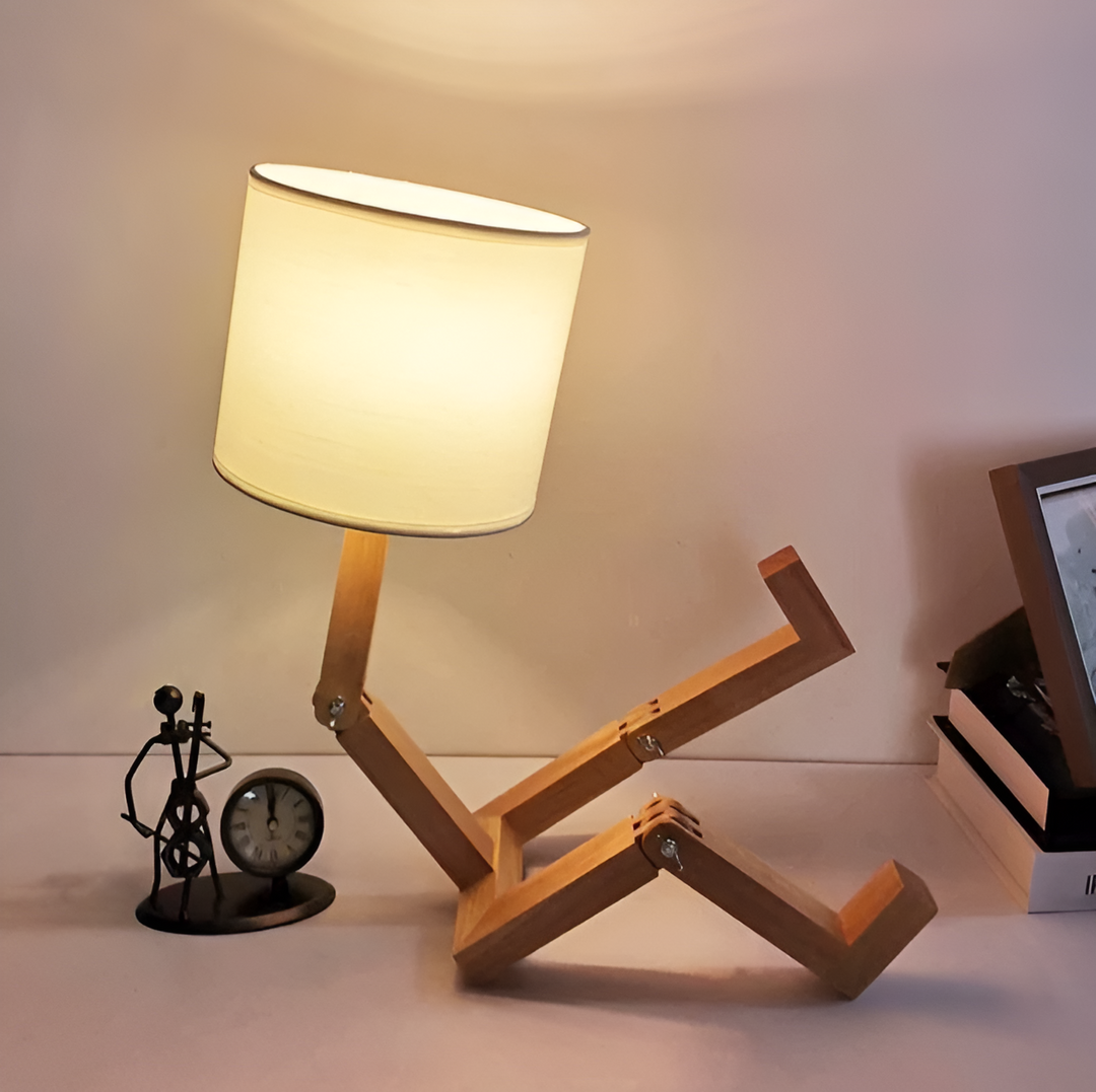 Elastyczna lampa biurkowa z drewna litego – LumoBot-Trend Polska