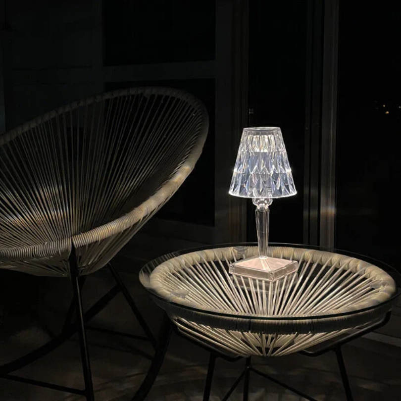 Elegancka lampa stołowa z kryształowym wzorem - CrystalLuxe-przezroczysty-Trend Polska
